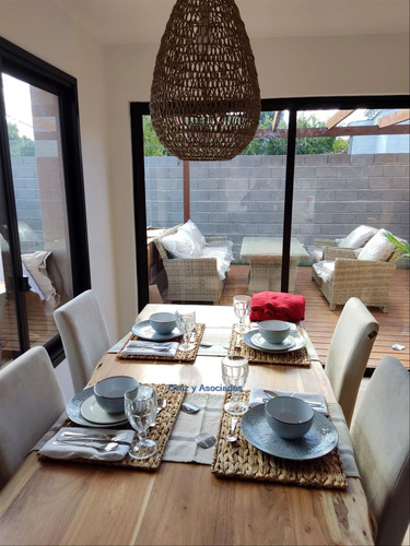 Venta Casa De 3 Dormitorios Y 2 Baños En Ciudad De La Costa
