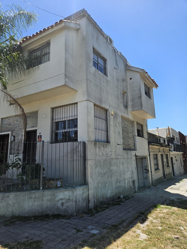 Estivao 2004 Esq Clemente Estable Vivienda O Empresa