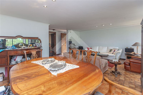 Casa En Venta De 5 Dorm. Con Piscina En Las Condes
