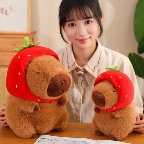 Bonito Peluche De Capibara Con Forma De Fresa