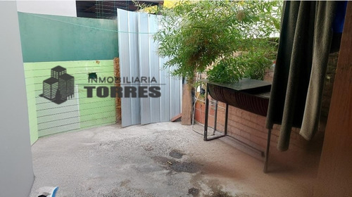 Casa En Venta De 3 Dorm. En La Florida