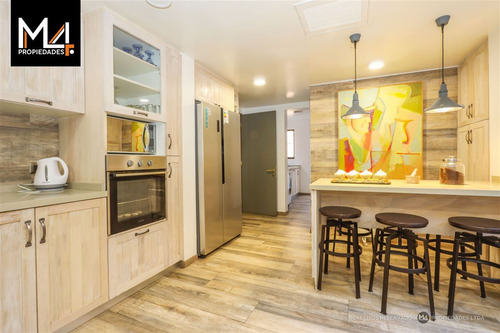 Casa En Venta De 5 Dorm. En Las Condes
