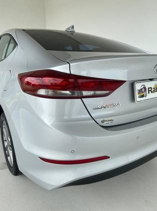 Imagem 5 de 12 de Hyundai Elantra 2.0 16v Flex 4p Automático