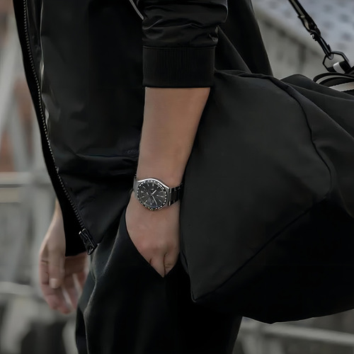 Reloj Citizen At823485e Para Hombre Fechador Indicador 24hrs Malla Plateado Bisel Negro Fondo Negro