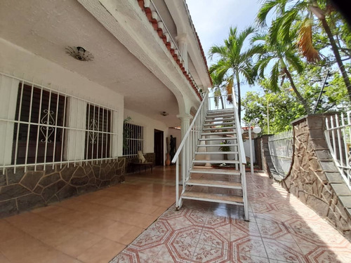Imagen 2 de 14 de Altacasa Vende Hermosa Casa De Dos Plantas En La Urb. Prebo