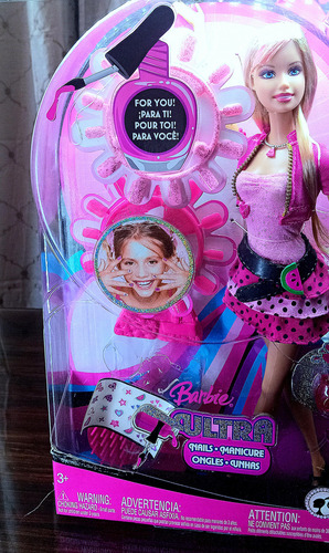 Muñeca Barbie Ultra Nails Manicure Mattel 2008