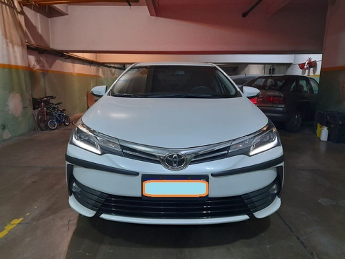 Imagen 3 de 16 de Toyota Corolla Motor 1.8 Seg Cvt Full 4 Puertas Blanco 2017
