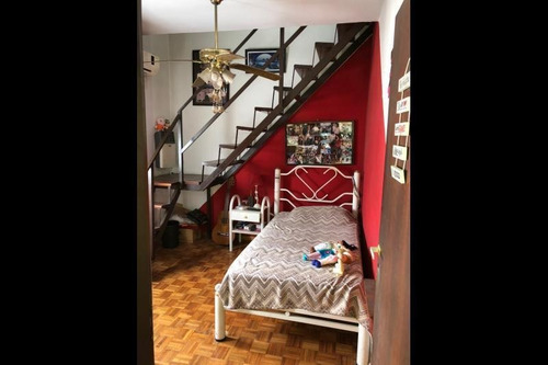 Chalet En Importante En Esquina- Ramos Mejia. Brio Don Bosco