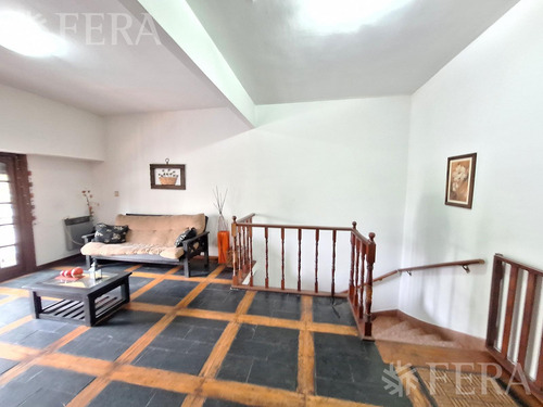 Venta De Casa Para Dos Familias Con Cochera Y Local Comercial En Wilde