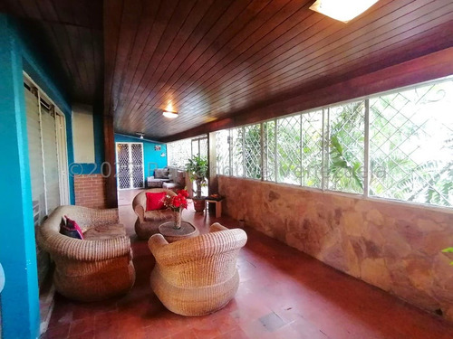 Dennymar, Vende Al Este De La Ciudad, Acogedora Casa Distribuida Armónicamente En 6hab, 4 Baños, Sala Comedor, Cocina, Ideal Para Acondicionar Y Personalizar A Gusto Propio, Contáctame Be557e