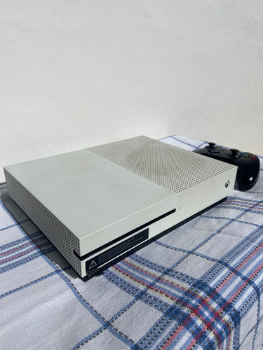 Xbox One S 500gb Consola Con Joystick Y Caja Blanco (Usado)