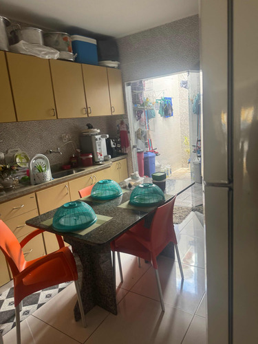 Garagem,sala De Está E Cozinha E Muro 1 Suíte E Quarto