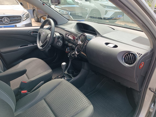 Toyota Etios 1.5 X PLUS 16V FLEX 4P AUTOMÁTICO