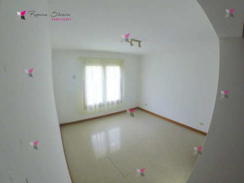 Casa En Venta En La Zona De Lugano- Ref: 9724