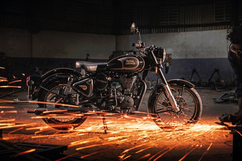 Royal Enfield Classic 500 Black Tribute Disponible