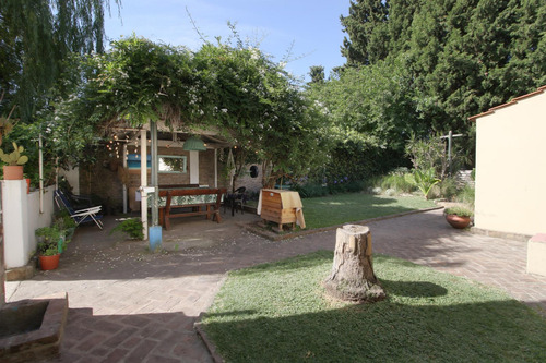 Casa 5 Ambientes Con Fondo Y Pileta