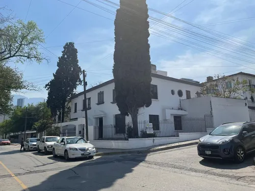 Ubicada Entre Hidalgo Y Padre Mier