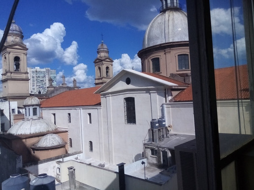 2 Oficinas, Sala De Reunión Y Un Baño.