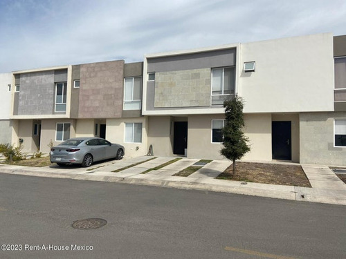 Venta De Casa En Zakia De 2 Recamaras, 3 Baños  Y Amenidades