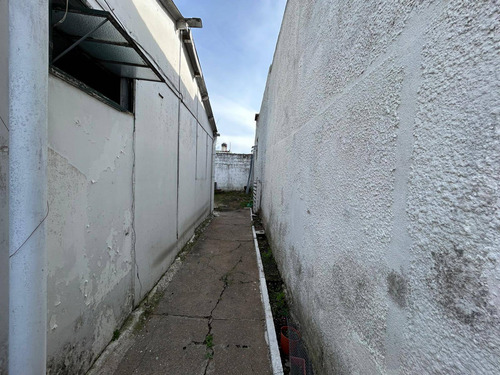 Alquiler De Apartamento En Calle Cañas Con 2 Dormitorios Y Amplio Patio En Nuevo Paris