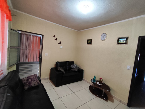 Casa Com Excelente Localização De Mercados, Posto De Saúde E Outras Facilidades