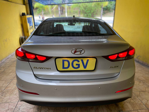 Hyundai Elantra 2.0 16v Flex 4p Automático