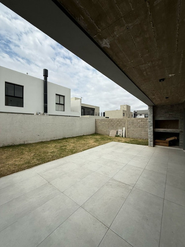Vdo Hermosa Casa A Estrenar 3 Dormitorios C/ Amplio Patio Rincones De Manantiales