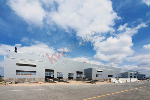 Renta De Nave Industrial De 1,320 M² Con Oficinas, A 3.7 Kms De La Carr. 57 Sobre La Carretera A...
