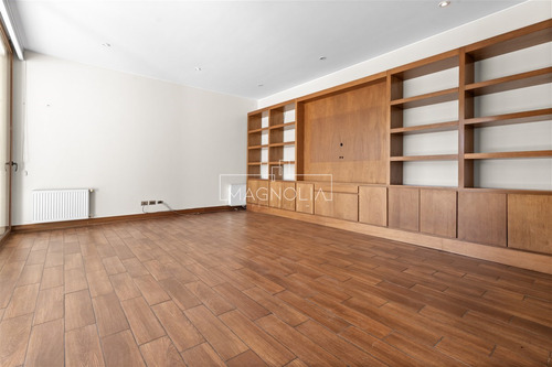 Casa En Venta De 6 Dorm. En Colina