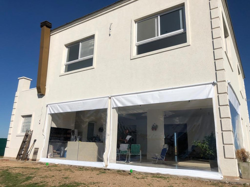 Imagen 1 de 23 de Venta De Casa De 6 Ambientes Con 2 Cocheras En San Sebastián, Escobar.
