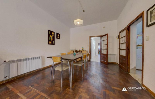 Venta Casa 3 Dormitorios Jardín Cochera. Calidad A Mts. De Centro Comercial San Martin 4300 Rosario