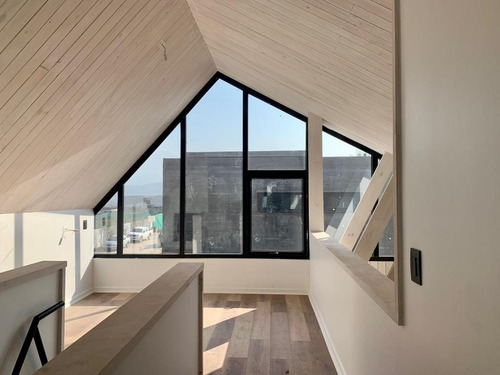 Imagen 7 de 20 de Moderna Casa En Condominio Y Con Amplio Terreno