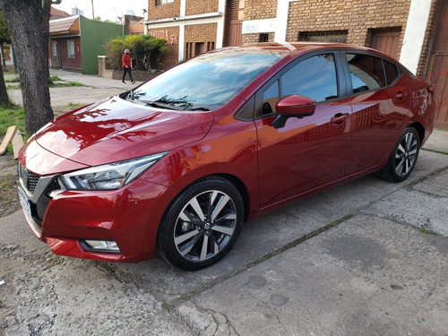 Imagen 2 de 17 de Nissan Versa 1.6 Exclusive Cvt