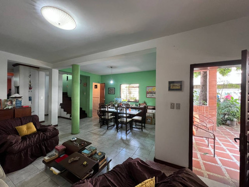 Venta De Casa En La Urbanización Montecristo