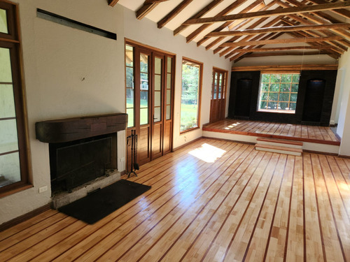 Casa Estilo Chileno En Condominio Buena Ubicacion Pirque