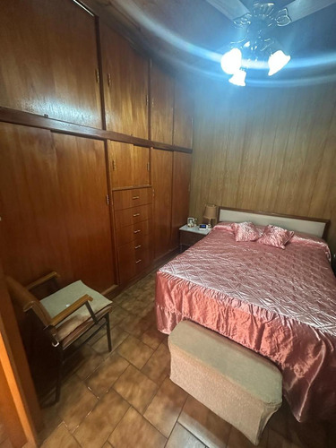 Casa Con Garage Sobre Avenida En Venta!!!