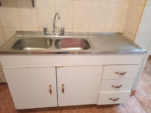 De 2 Pisos, 4 Dormitorios En Población Ccu Limache