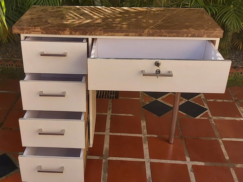 Imagen 7 de 8 de Vendo Hermosa Mesa Y Silla Para Estilista