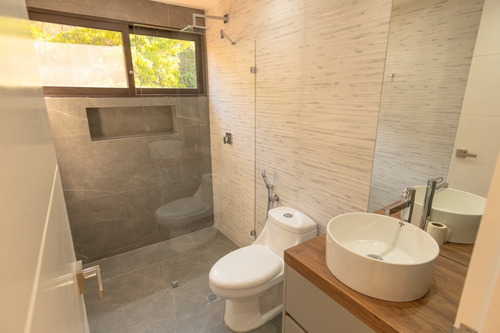Se Vende Ph En La Urb. Lomas De La Alameda Con Vista Al Ávila Y 2 Terrazas.