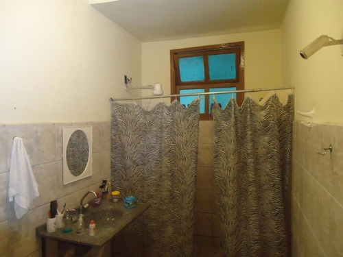 Imagem 28 de 30 de Manoel Plaza, Casa Linear Divida Em Duas De 2 Quartos, Ampla, Com Sala, Cozinha, Wc Social, Quintal E 6 Kitnets Para Aluguel Na Parte Dos Fundos, 1 Vaga, 200 M2 De Area Construida - Ca00028 - 3303479