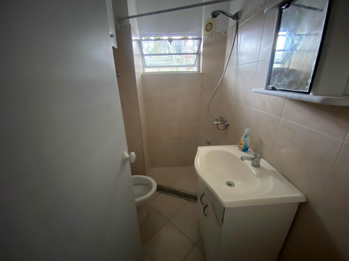 Casa Tipo Apartamento De Altos 3 Dormitorios Con Azotea