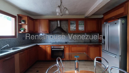Hermosa Casa Con Excelentes Acabados, Ubicada En Una De Las Mejores, Zonas Del Trigal Norte, Cocina Equipada, Aires Acondicionados Y De Doble Nivel, Jardín Interno Con Jacuzzi, Balcón En La Habitación