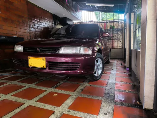 Mitsubishi Lancer 1.3 Gl 4 p
