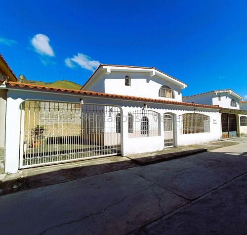 Casa En Venta, Urb. San Homero, La Victoria 24-12407 Yr