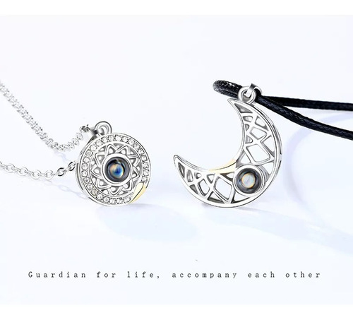 Imagen 5 de 10 de Collar De Parejas Sol Y Luna Proyecta Te Amo En 100 Idiomas
