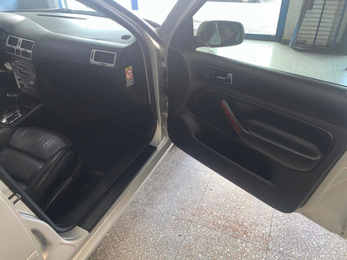 Volkswagen Bora 1.8 Highline T Tiptronic Cuero 2011