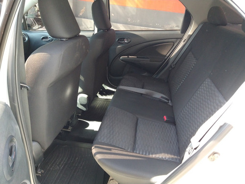Imagen 10 de 10 de Toyota Etios Xls 4p 2015