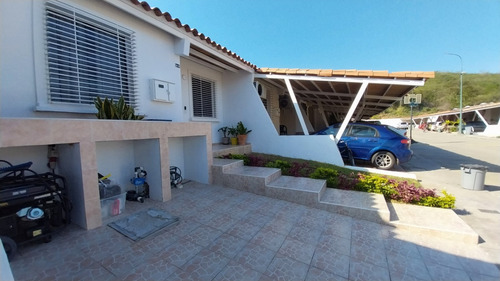 %$# Hermosa Casa En Venta En Cabudare, En La Av Intercomunal, Urb Roca Nostra, Semi Equipada, Conjunto Con Bellas Areas Sociales Y Recreativas, Vigilancia 24 Horas Y Mas!  Esther Vende 