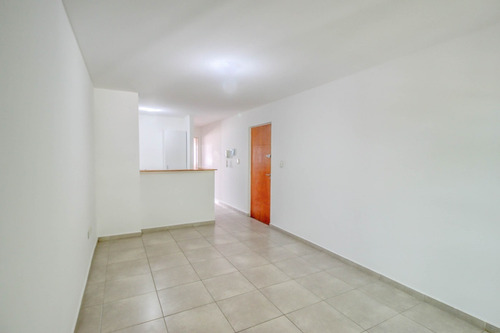 Departamento Un Dormitorio Con Cochera,oportunidad