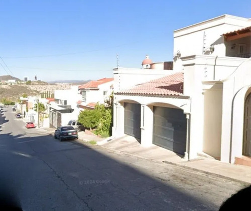 Espectacular Casa De Dos Niveles Ubicada En Calle Fuente Trillenium, Colonia Las Fuentes I, Delegacion Chihuahua, Chihuahua Cm